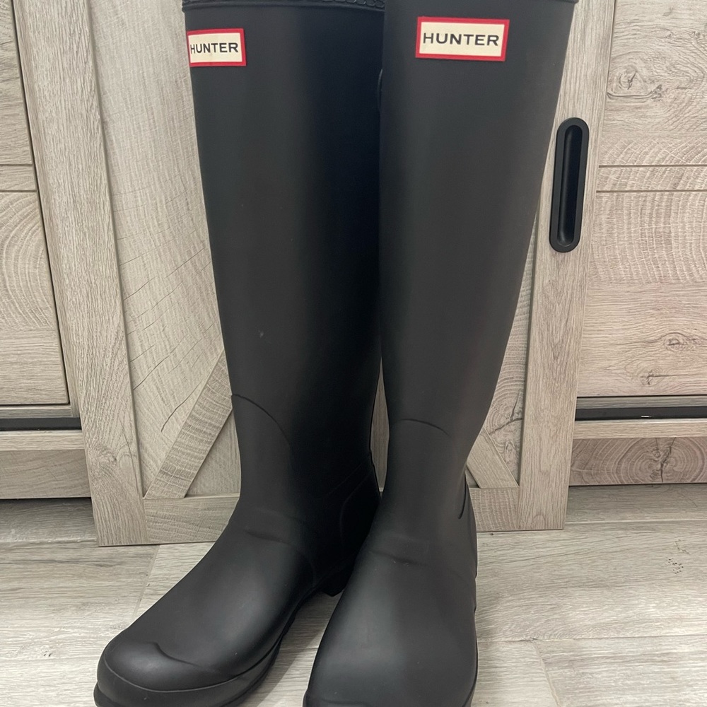 Size 9 adjustable calf size tall black Hunter boots barley worn